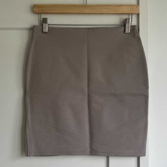 Aritzia Talula⎜PRIMROSE SKIRT⎜ASHEN - Picture 14 of 15